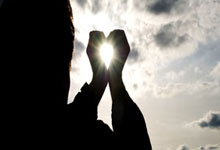 爱游戏:西媒:本泽马等旧将退役后希望在皇马工作,卡西、劳尔等人已任职.