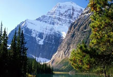 上港绝平西海岸的球存在争议?VAR直接给出答案,主裁吹罚有效.